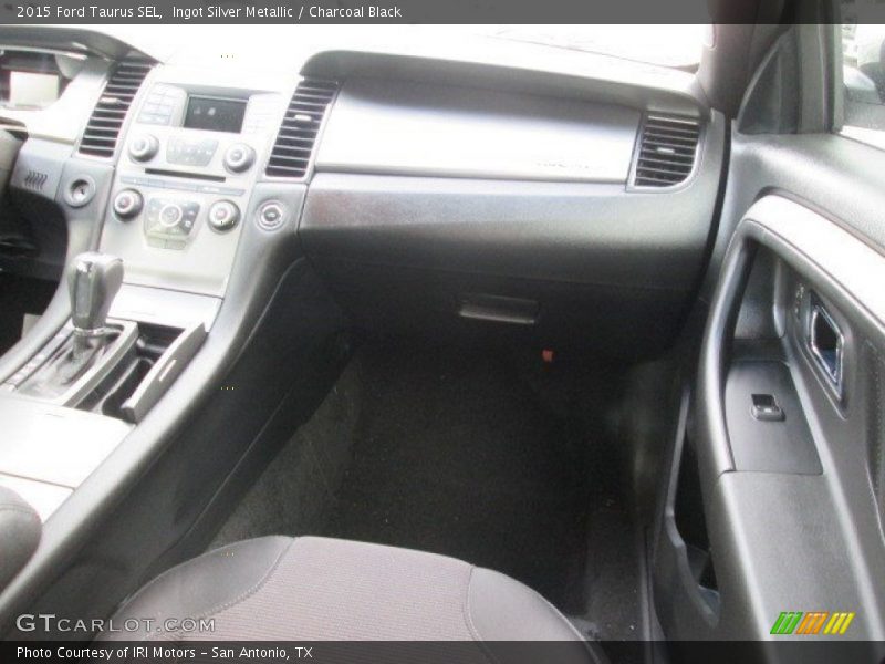 Ingot Silver Metallic / Charcoal Black 2015 Ford Taurus SEL