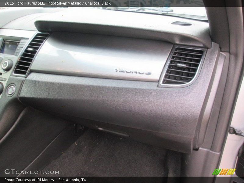 Ingot Silver Metallic / Charcoal Black 2015 Ford Taurus SEL