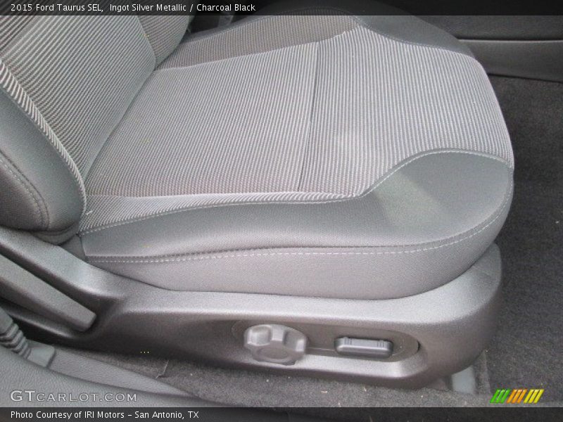 Ingot Silver Metallic / Charcoal Black 2015 Ford Taurus SEL