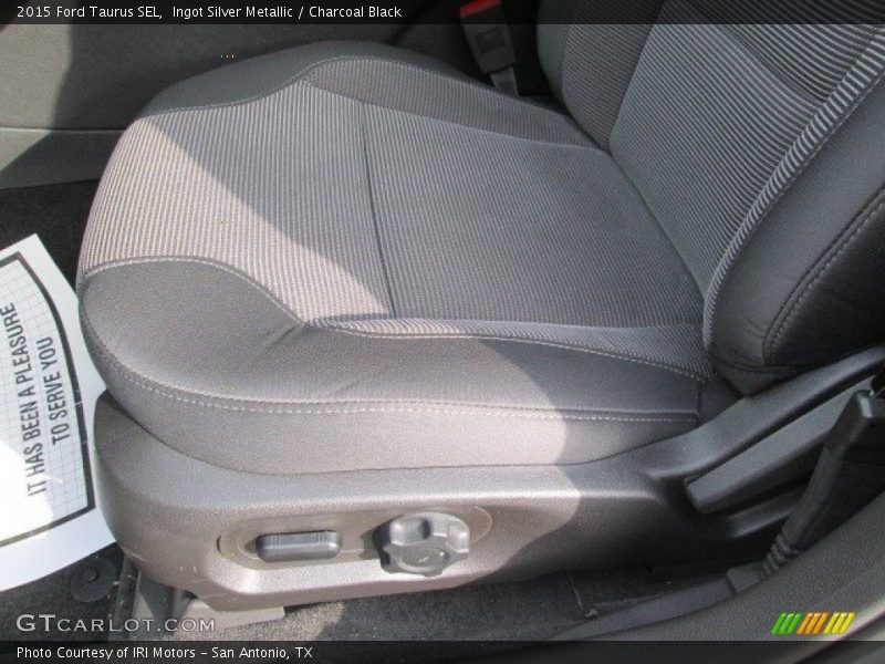 Ingot Silver Metallic / Charcoal Black 2015 Ford Taurus SEL