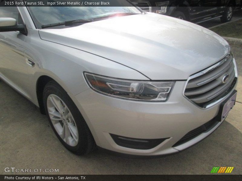 Ingot Silver Metallic / Charcoal Black 2015 Ford Taurus SEL
