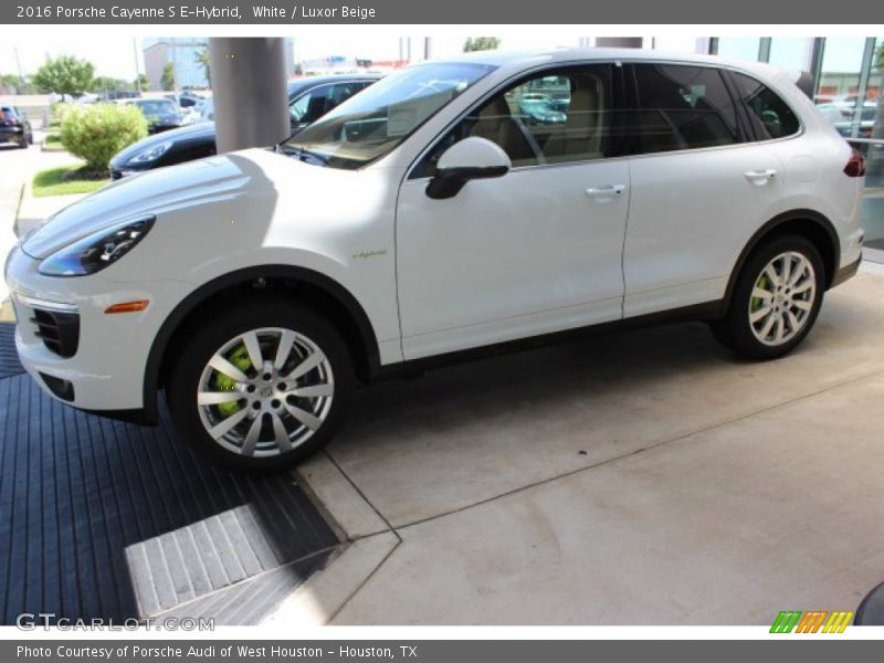  2016 Cayenne S E-Hybrid White