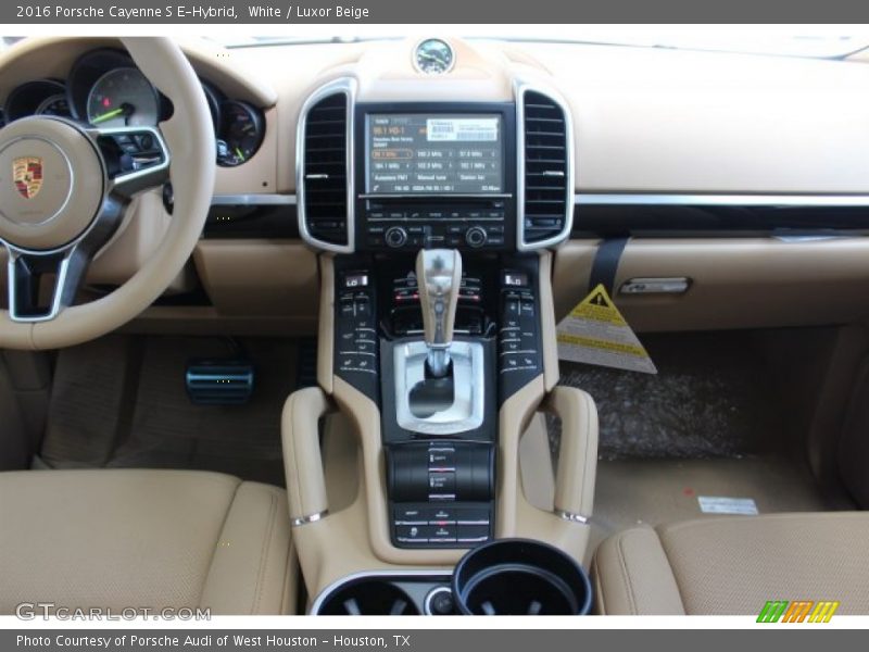 Controls of 2016 Cayenne S E-Hybrid