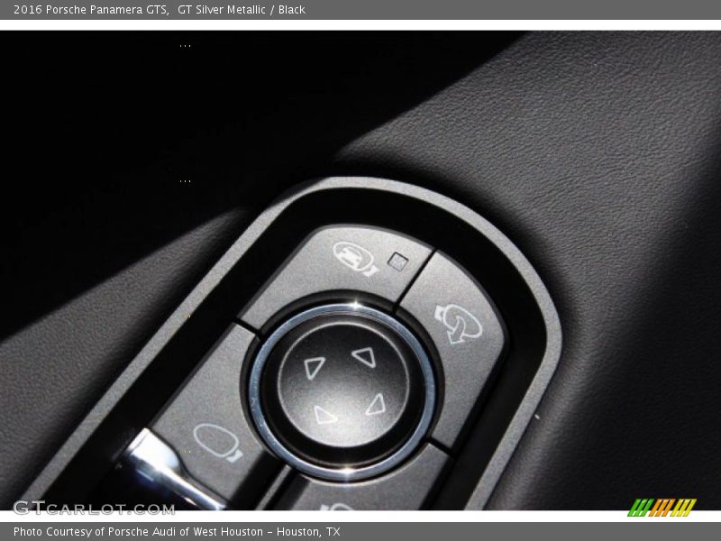 Controls of 2016 Panamera GTS