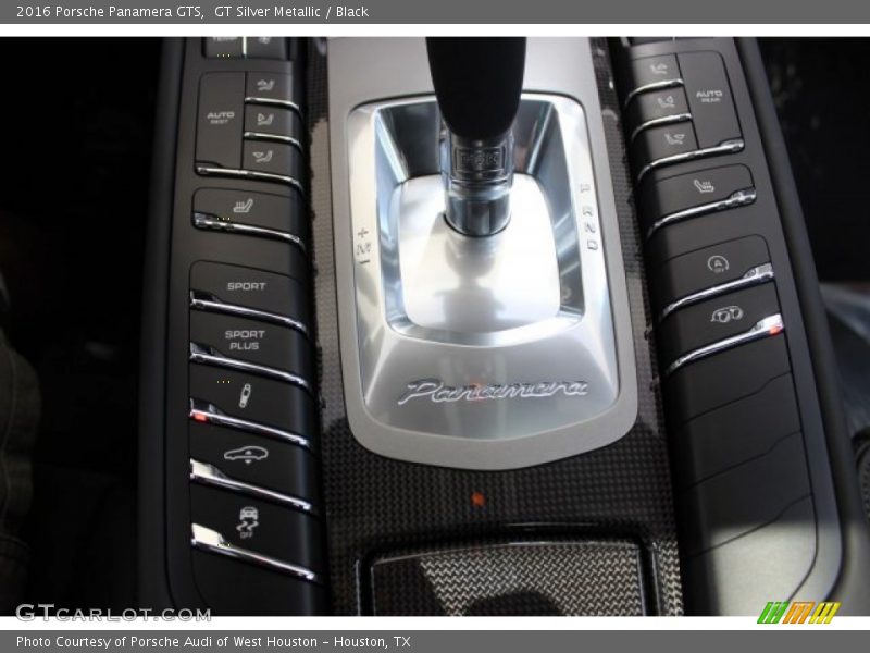 Controls of 2016 Panamera GTS