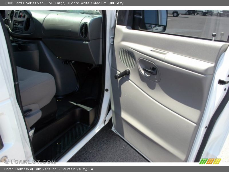 Oxford White / Medium Flint Grey 2006 Ford E Series Van E150 Cargo