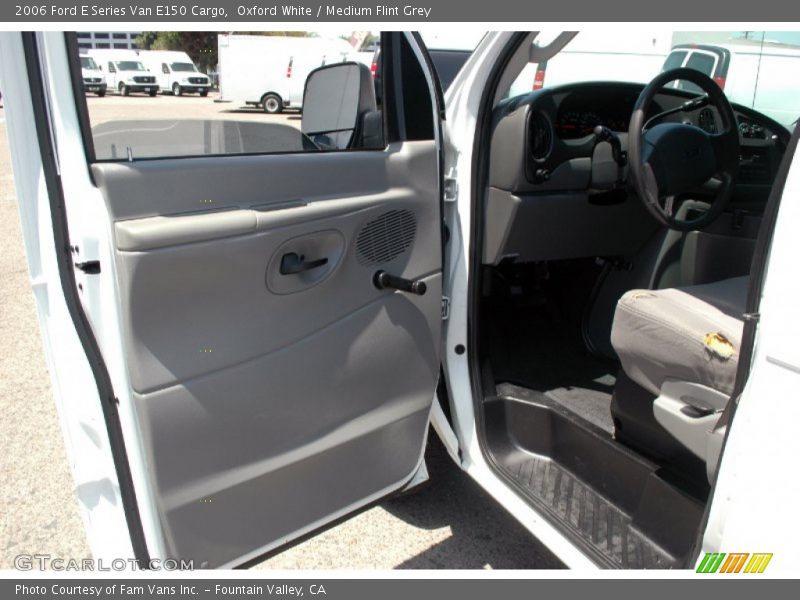 Oxford White / Medium Flint Grey 2006 Ford E Series Van E150 Cargo