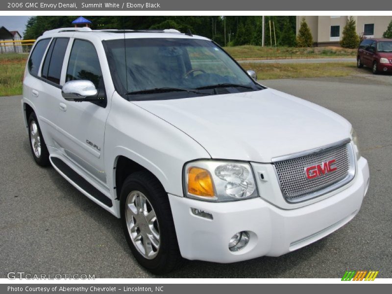 Front 3/4 View of 2006 Envoy Denali