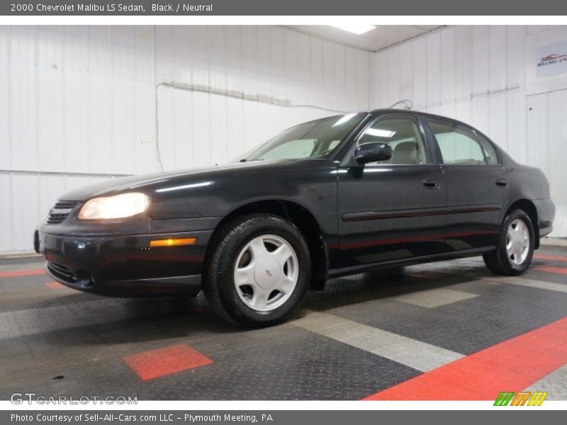 Front 3/4 View of 2000 Malibu LS Sedan