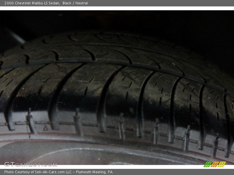 Black / Neutral 2000 Chevrolet Malibu LS Sedan