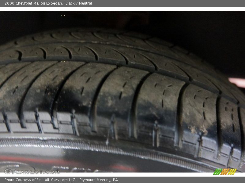 Black / Neutral 2000 Chevrolet Malibu LS Sedan