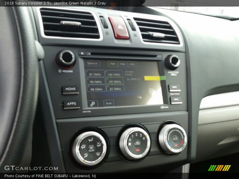 Jasmine Green Metallic / Gray 2016 Subaru Forester 2.5i