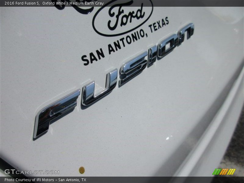 Oxford White / Medium Earth Gray 2016 Ford Fusion S