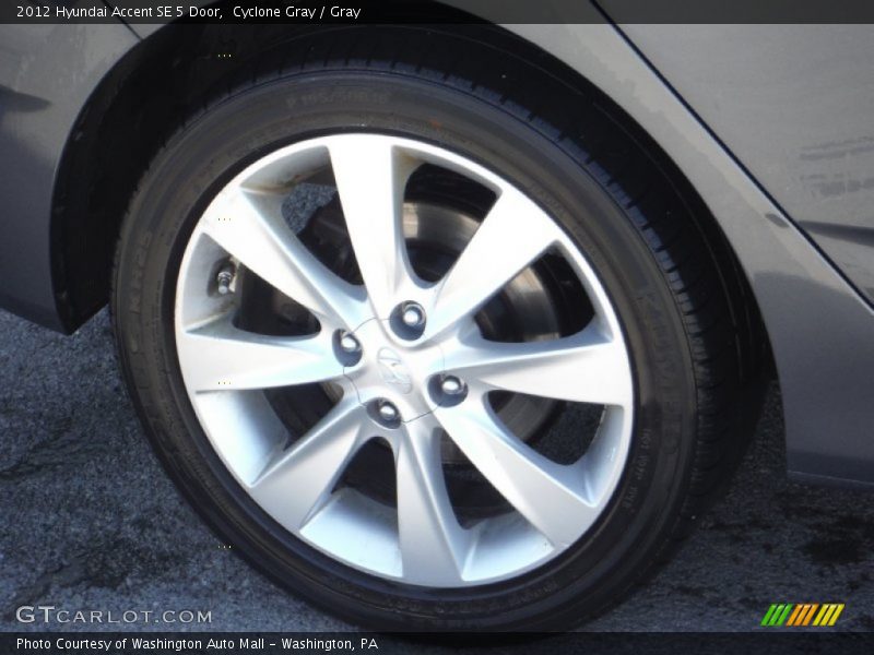 Cyclone Gray / Gray 2012 Hyundai Accent SE 5 Door