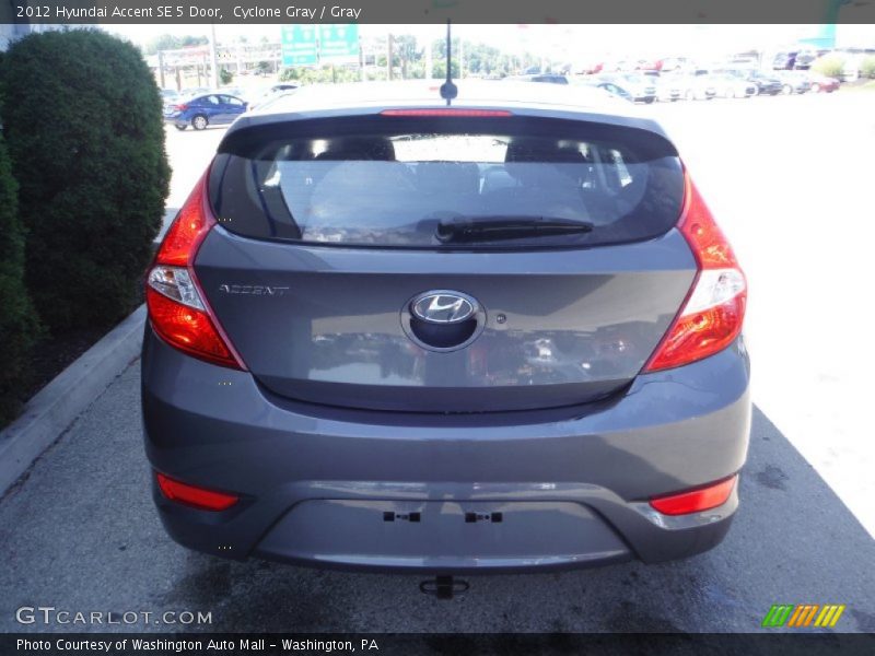 Cyclone Gray / Gray 2012 Hyundai Accent SE 5 Door