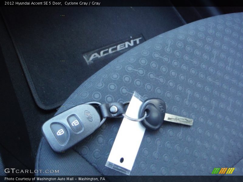 Cyclone Gray / Gray 2012 Hyundai Accent SE 5 Door