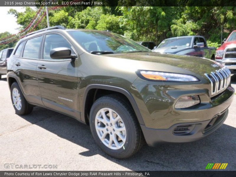 Front 3/4 View of 2016 Cherokee Sport 4x4
