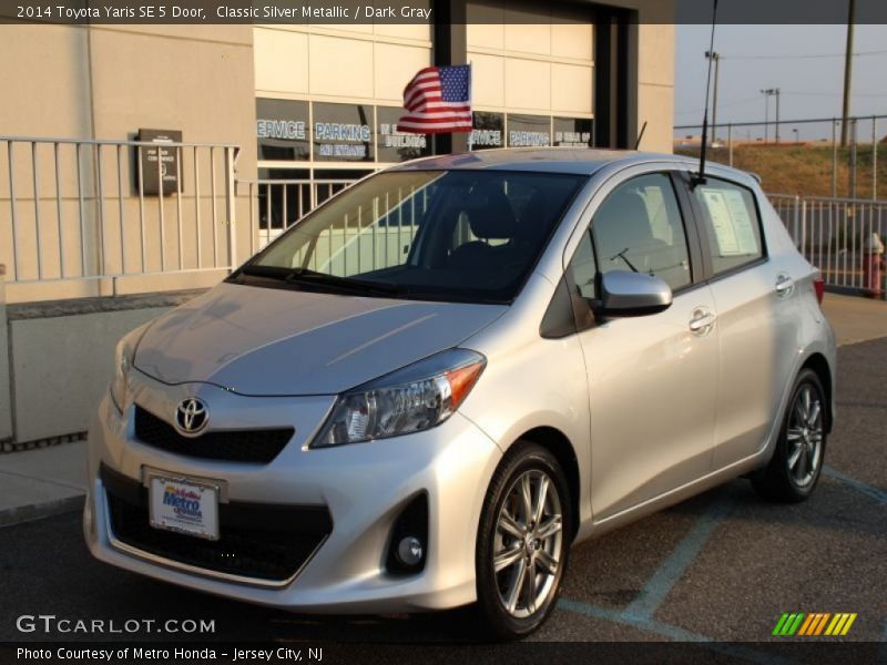 Classic Silver Metallic / Dark Gray 2014 Toyota Yaris SE 5 Door