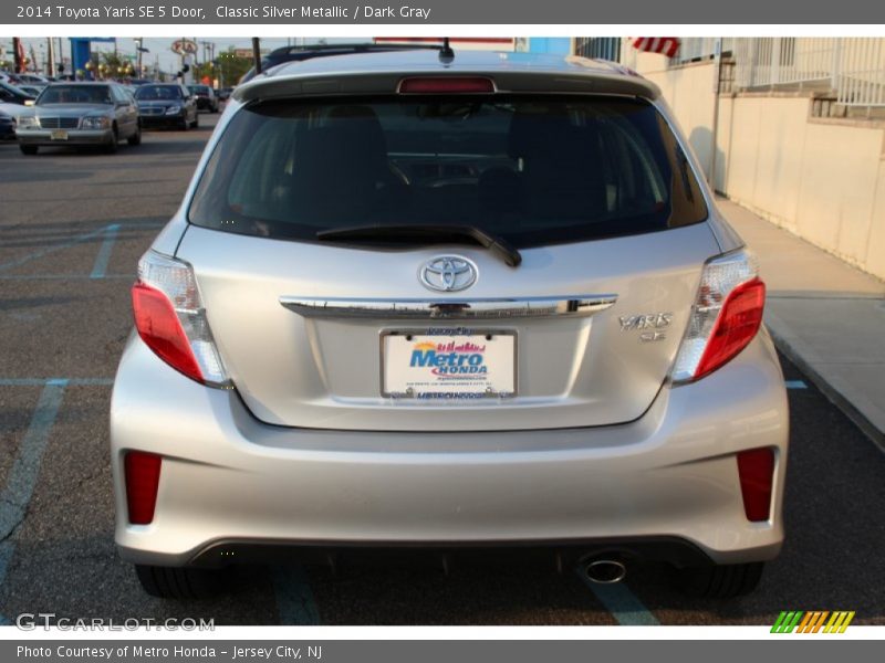 Classic Silver Metallic / Dark Gray 2014 Toyota Yaris SE 5 Door