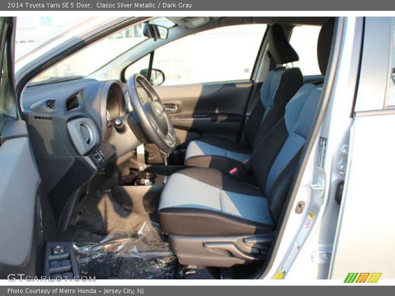 Classic Silver Metallic / Dark Gray 2014 Toyota Yaris SE 5 Door