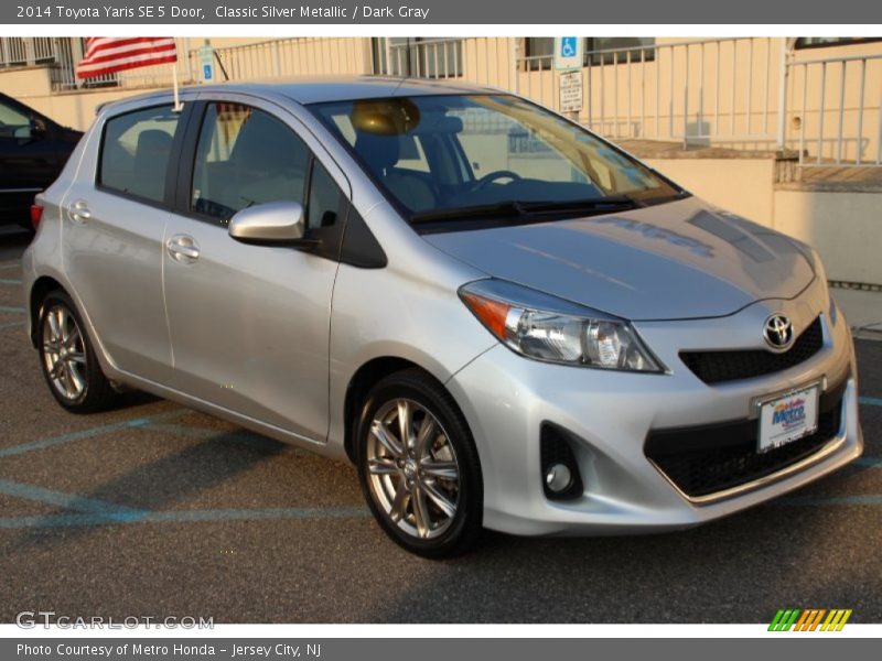 Classic Silver Metallic / Dark Gray 2014 Toyota Yaris SE 5 Door