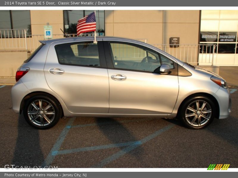 Classic Silver Metallic / Dark Gray 2014 Toyota Yaris SE 5 Door