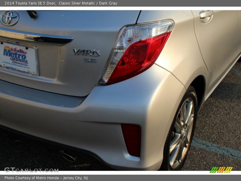 Classic Silver Metallic / Dark Gray 2014 Toyota Yaris SE 5 Door