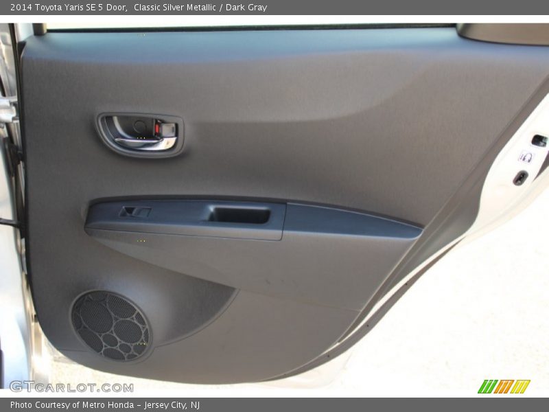 Classic Silver Metallic / Dark Gray 2014 Toyota Yaris SE 5 Door