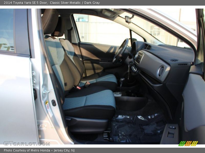 Classic Silver Metallic / Dark Gray 2014 Toyota Yaris SE 5 Door