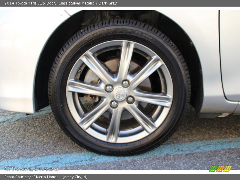 Classic Silver Metallic / Dark Gray 2014 Toyota Yaris SE 5 Door