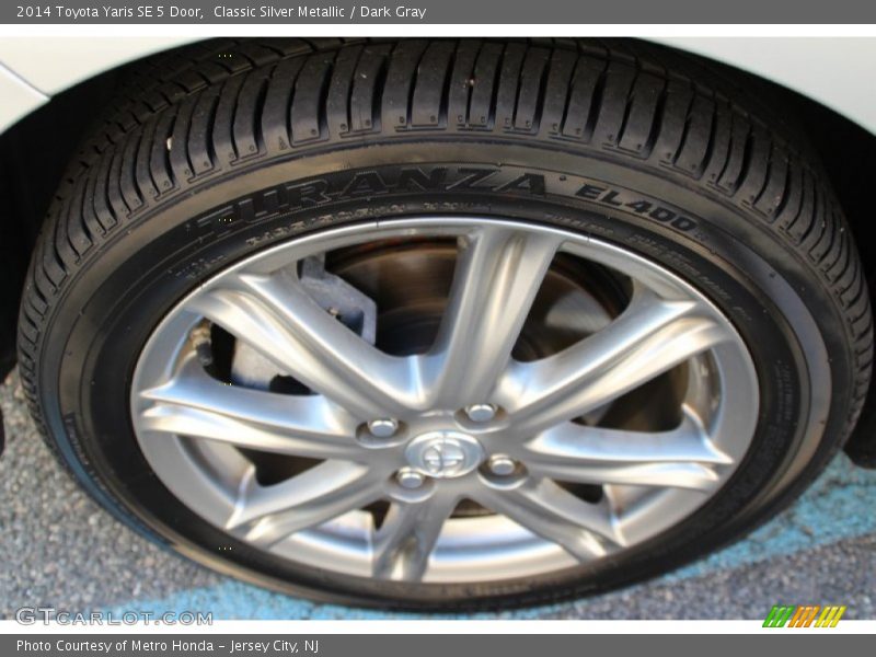 Classic Silver Metallic / Dark Gray 2014 Toyota Yaris SE 5 Door