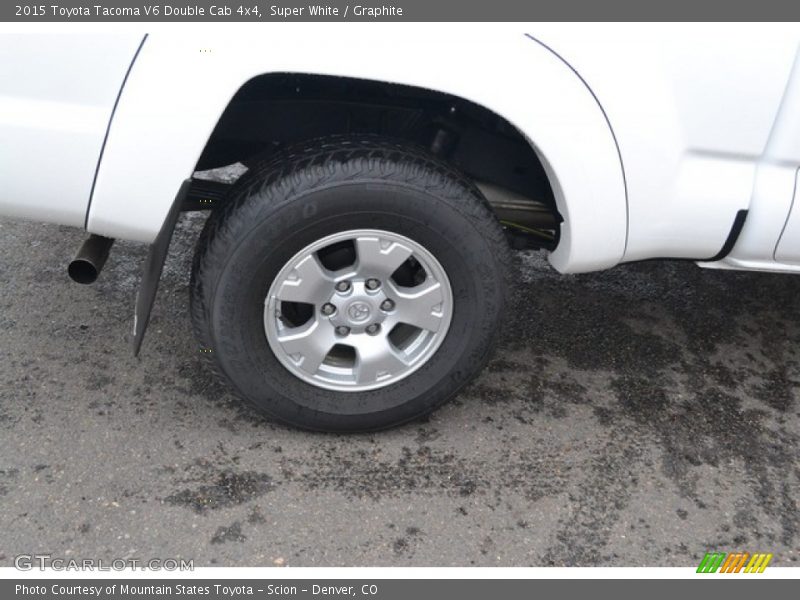 Super White / Graphite 2015 Toyota Tacoma V6 Double Cab 4x4