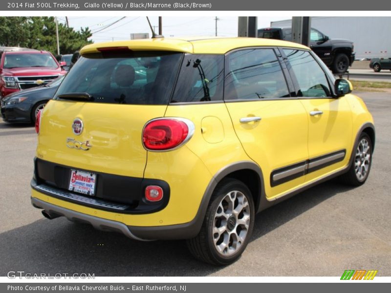 Giallo (Yellow) / Black/Marrone (Black/Brown) 2014 Fiat 500L Trekking