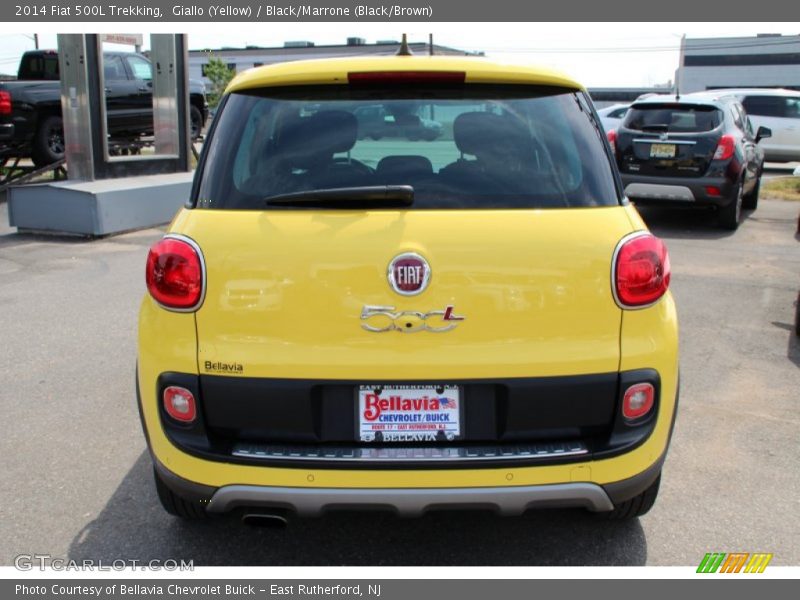 Giallo (Yellow) / Black/Marrone (Black/Brown) 2014 Fiat 500L Trekking