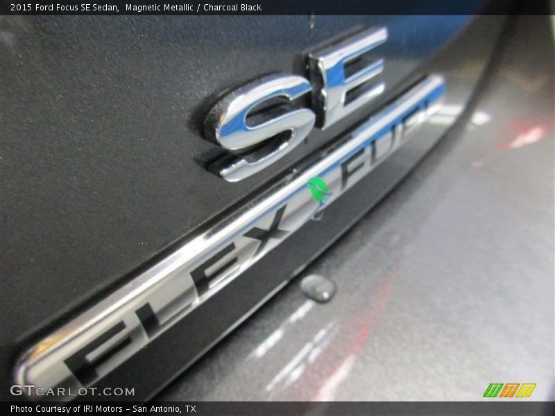 Magnetic Metallic / Charcoal Black 2015 Ford Focus SE Sedan