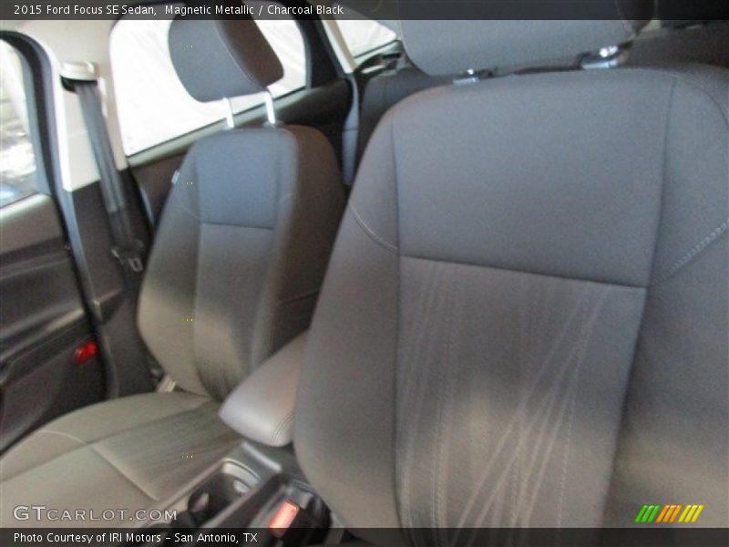 Magnetic Metallic / Charcoal Black 2015 Ford Focus SE Sedan