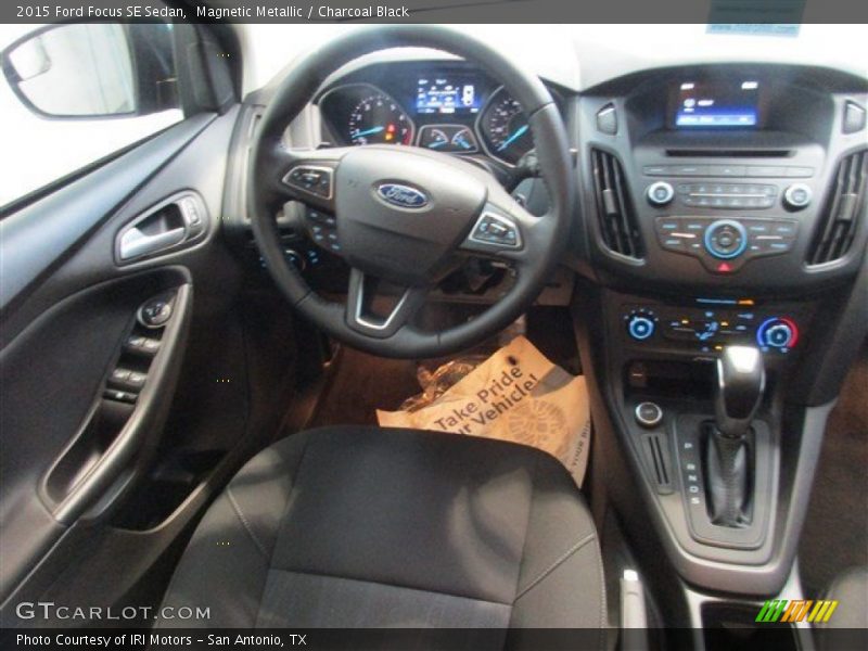 Magnetic Metallic / Charcoal Black 2015 Ford Focus SE Sedan