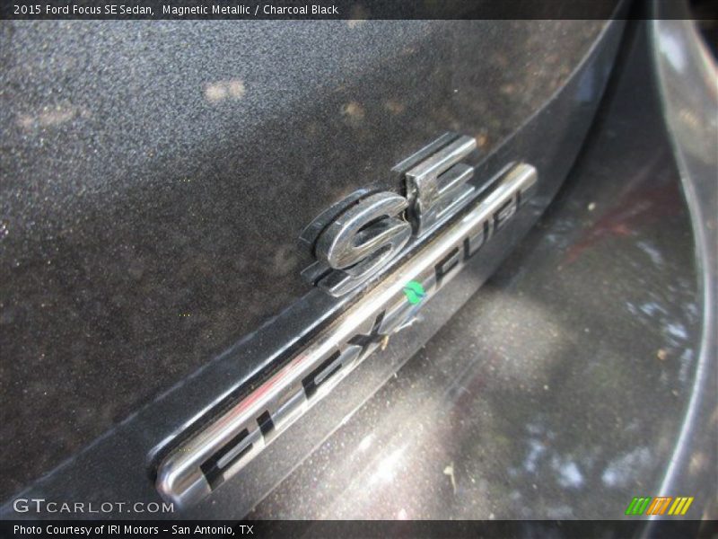 Magnetic Metallic / Charcoal Black 2015 Ford Focus SE Sedan