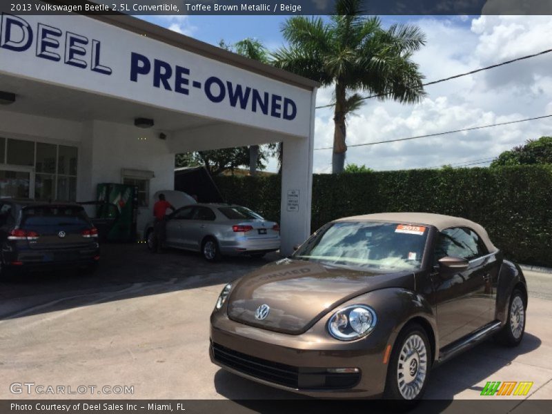 Toffee Brown Metallic / Beige 2013 Volkswagen Beetle 2.5L Convertible