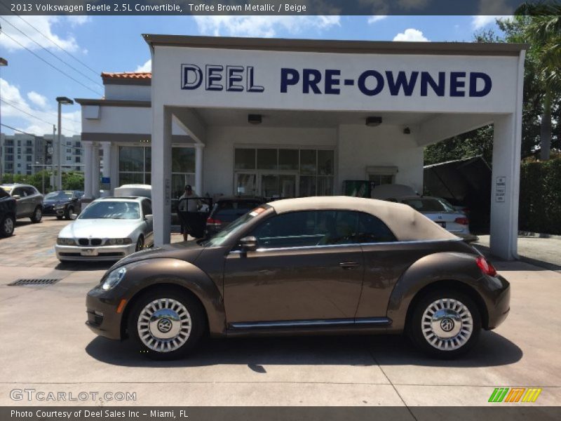 Toffee Brown Metallic / Beige 2013 Volkswagen Beetle 2.5L Convertible