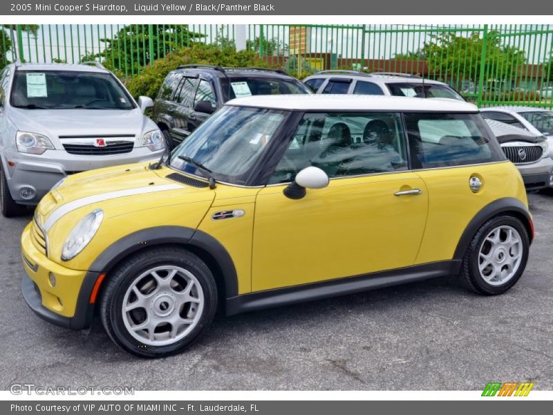 Front 3/4 View of 2005 Cooper S Hardtop