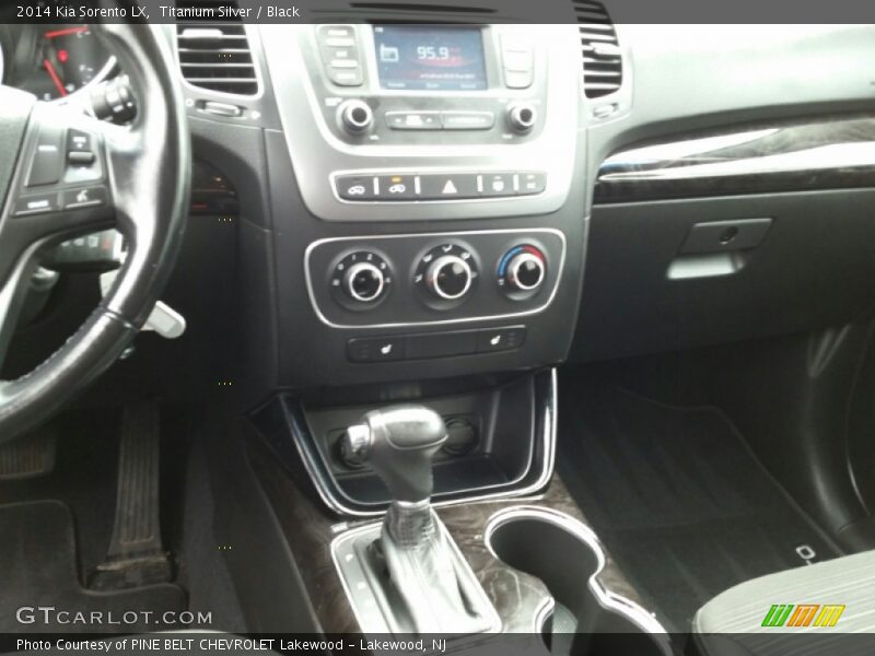 Titanium Silver / Black 2014 Kia Sorento LX