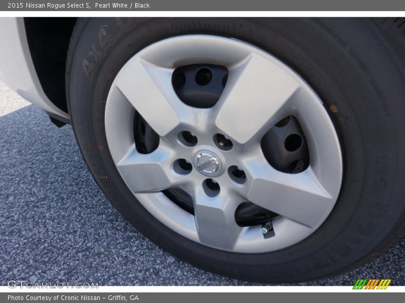 Pearl White / Black 2015 Nissan Rogue Select S
