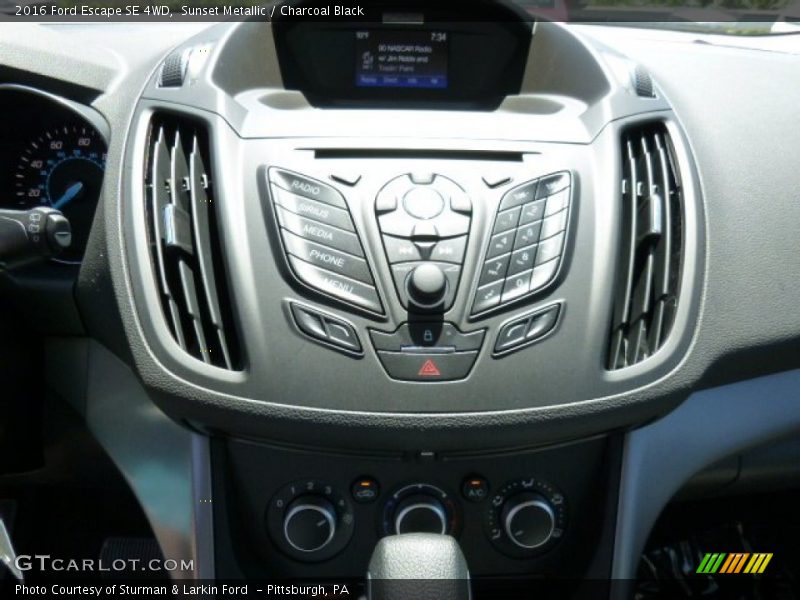 Sunset Metallic / Charcoal Black 2016 Ford Escape SE 4WD