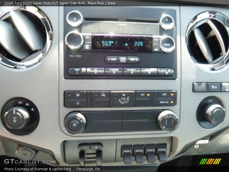 Controls of 2016 F250 Super Duty XLT Super Cab 4x4