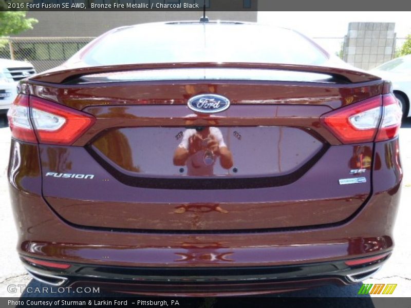 Bronze Fire Metallic / Charcoal Black 2016 Ford Fusion SE AWD