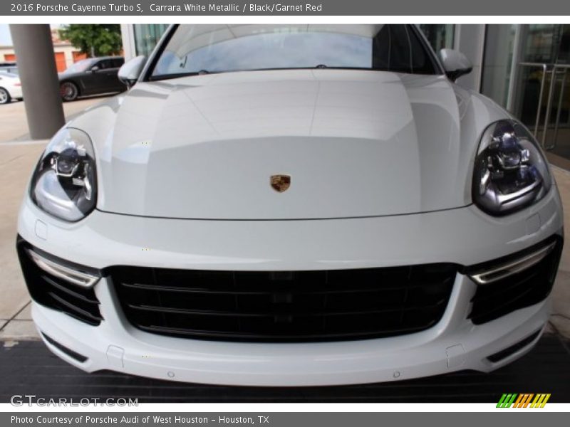 Carrara White Metallic / Black/Garnet Red 2016 Porsche Cayenne Turbo S