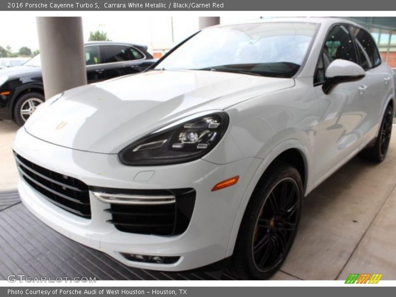 Front 3/4 View of 2016 Cayenne Turbo S