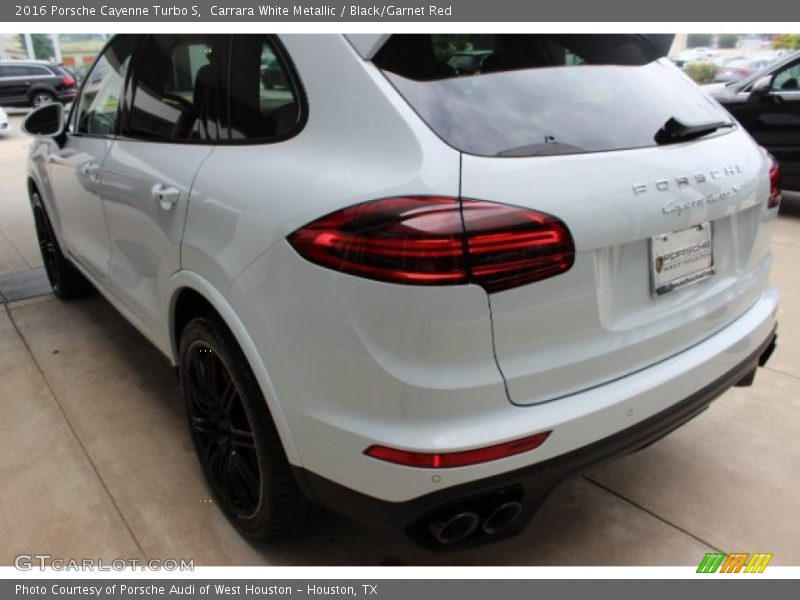 Carrara White Metallic / Black/Garnet Red 2016 Porsche Cayenne Turbo S