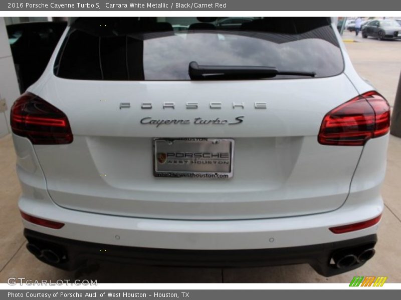 Carrara White Metallic / Black/Garnet Red 2016 Porsche Cayenne Turbo S